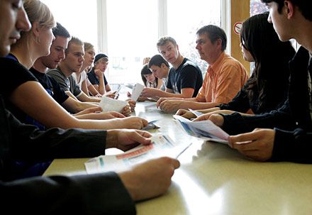 Foto:Gesprächssituation Ausbilder mit Auszubildenden